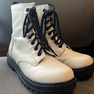 Unr8ded combat boot. White with black details. Zipper on side. Size 9.5
